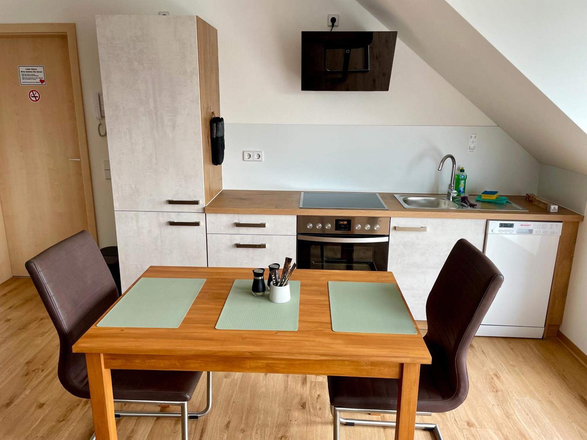 Stadtoase Geraeumige Gaestewohnungen Mit Balkon, Komfort, Modernitaet Und Ruhe, Fuer Monteure Geeignet, Free Wifi Frankenberg Bagian luar foto